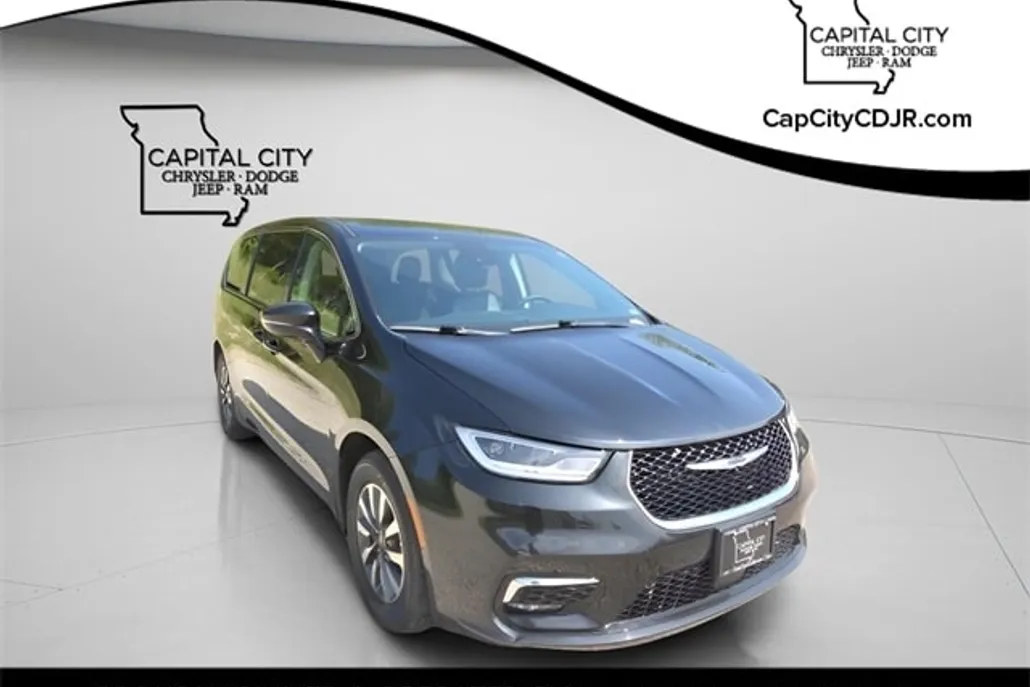 2024 Chrysler Pacifica Hybrid photo 1
