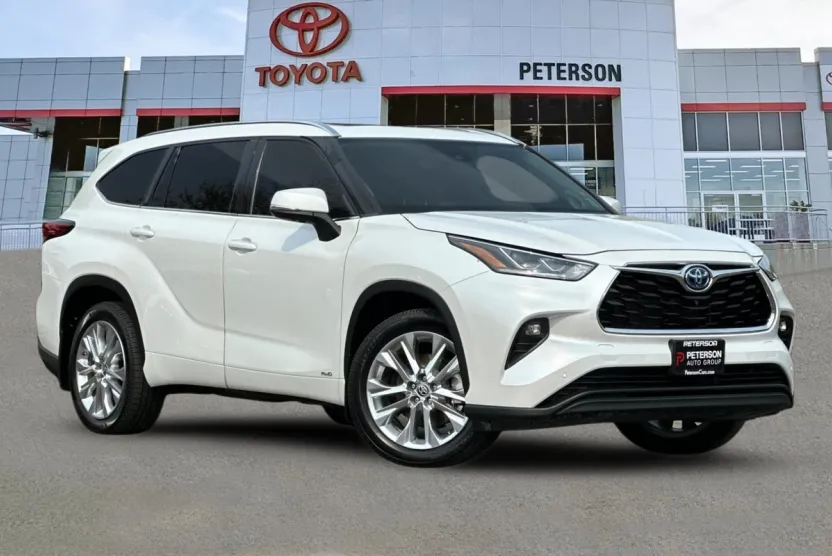 2022 Toyota Highlander Hybrid Limited photo 1