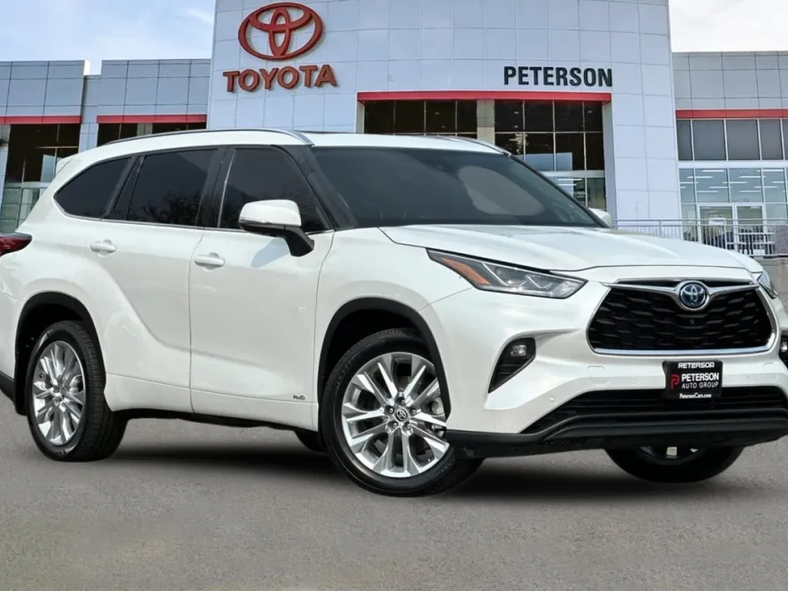 2022 Toyota Highlander Hybrid Limited photo 1