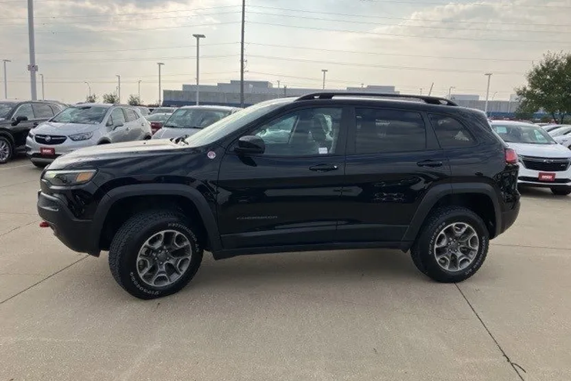 2022 Jeep Cherokee Trailhawk photo 1