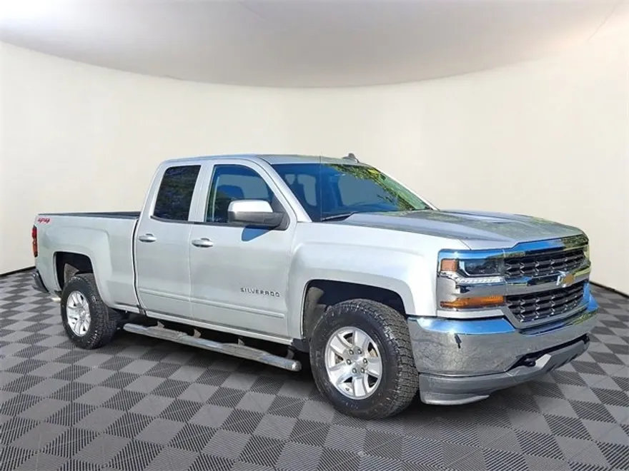 2019 Chevrolet Silverado LT photo 1