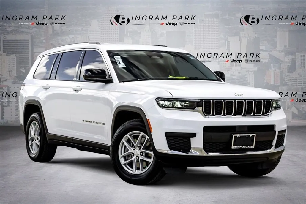 2021 Jeep Grand Cherokee Laredo photo 1