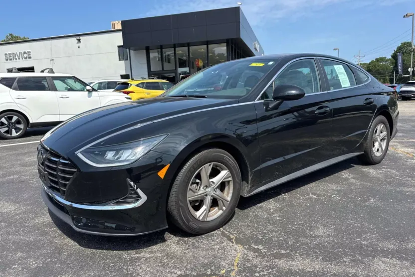 2022 Hyundai Sonata SE photo 1