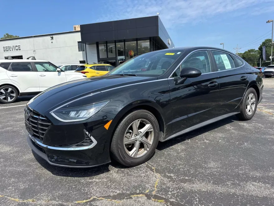 2022 Hyundai Sonata SE photo 1