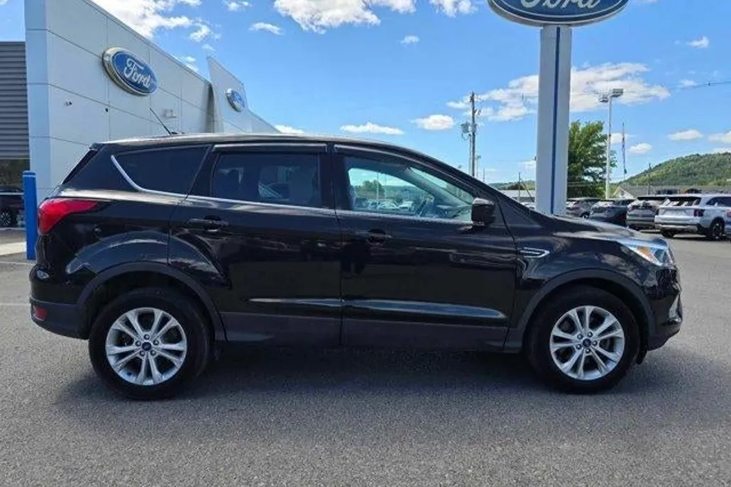 2019 Ford Escape SE photo 1
