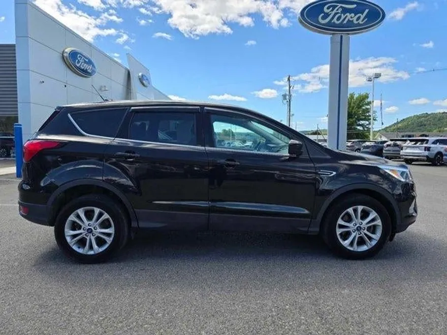 2019 Ford Escape SE photo 1