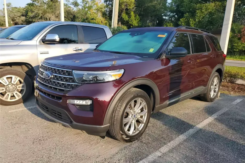 2023 Ford Explorer XLT photo 1