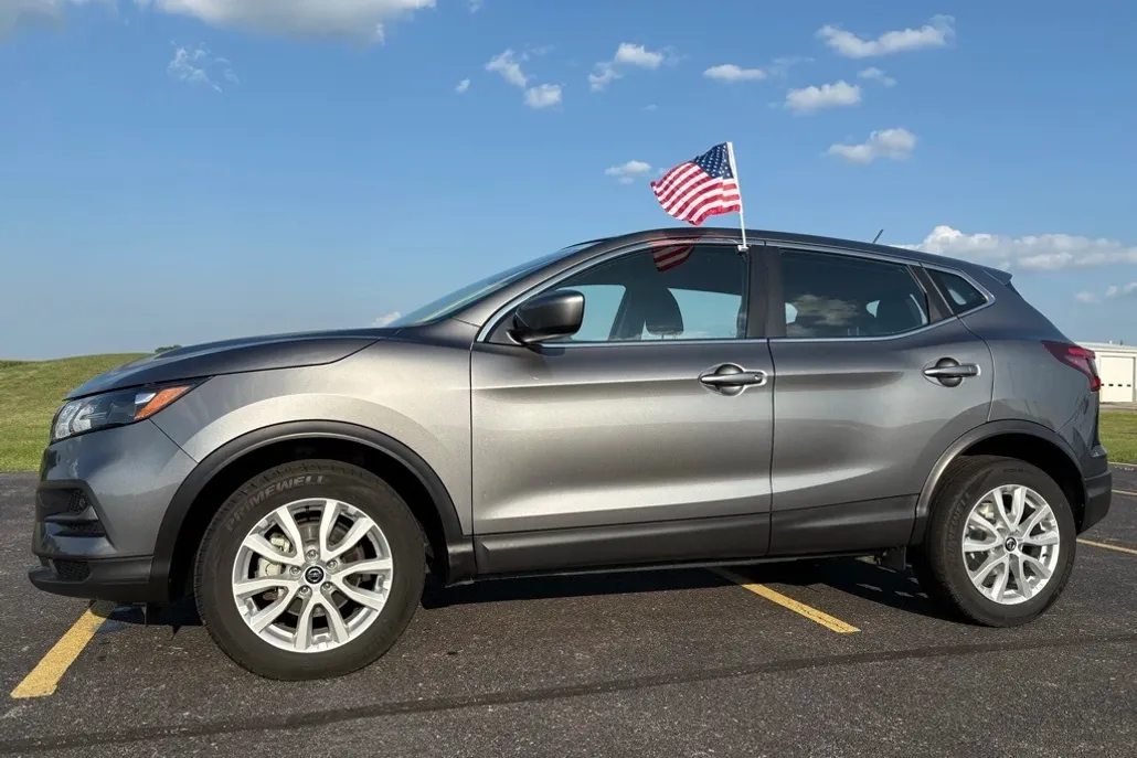 2021 Nissan Rogue Sport S photo 1