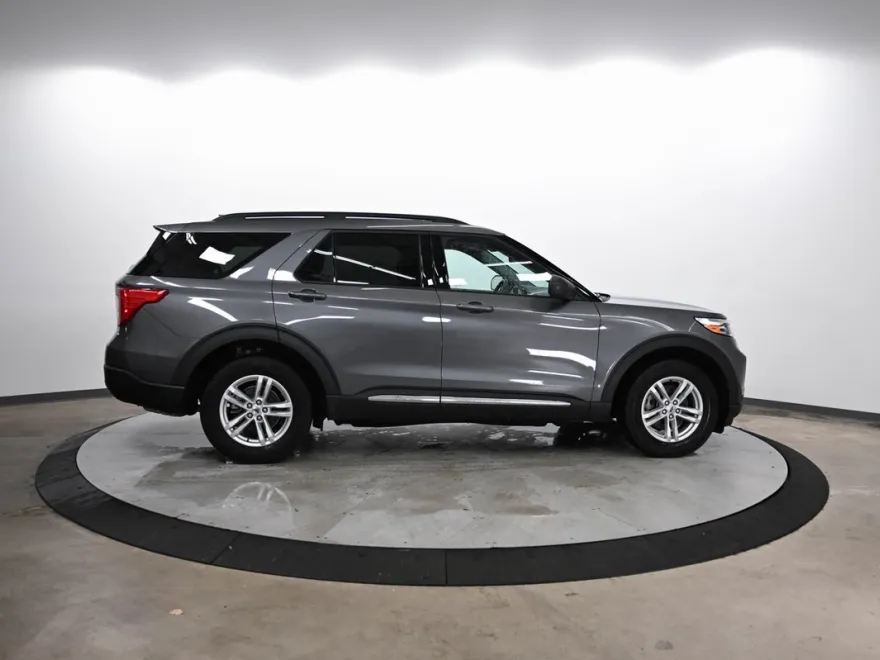 2022 Ford Explorer XLT photo 1