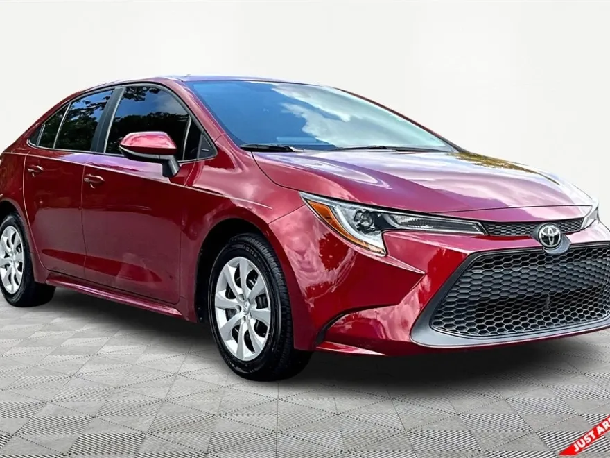 2022 Toyota Corolla LE photo 1