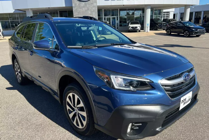2020 Subaru Outback Premium photo 1
