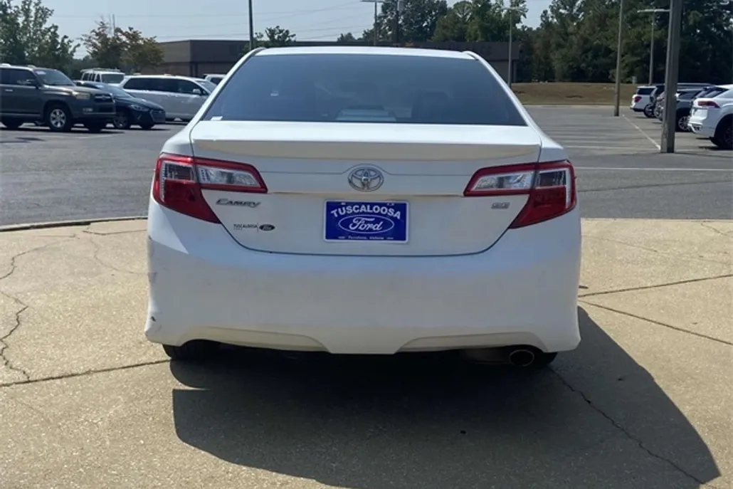 2013 Toyota Camry SE photo 1