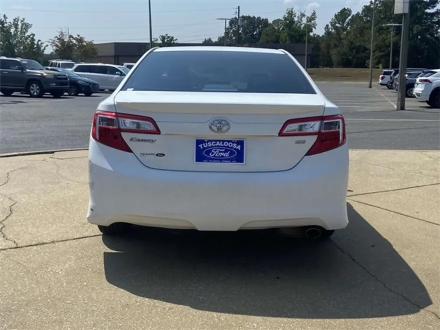 2013 Toyota Camry SE photo 1