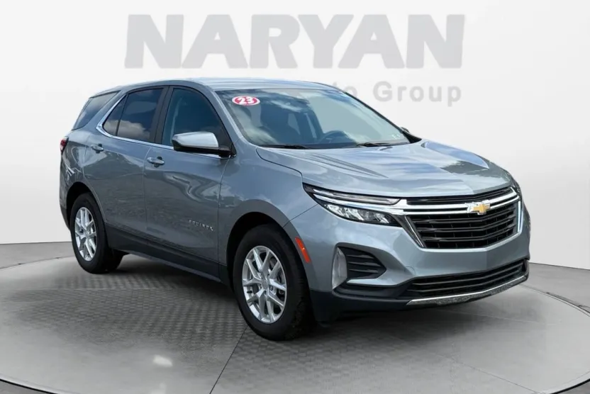 2023 Chevrolet Equinox LT photo 1