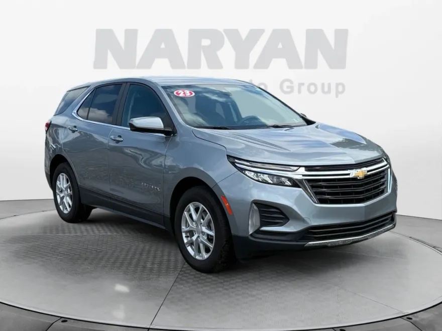 2023 Chevrolet Equinox LT photo 1