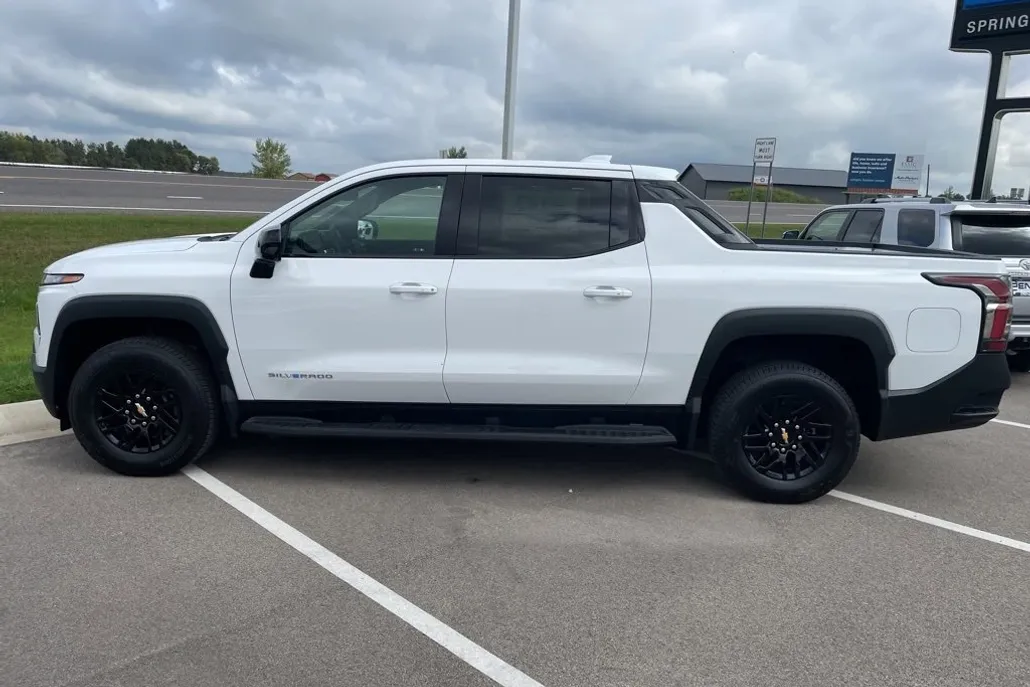 2026 Chevrolet Silverado EV LT photo 1