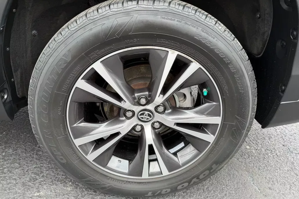 2019 Toyota Highlander LE SE photo 1