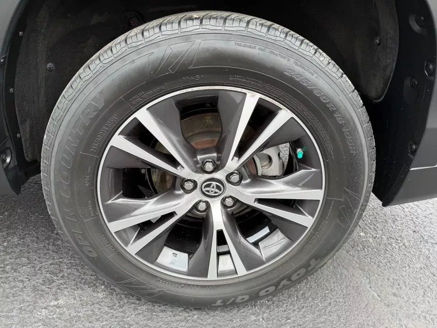 2019 Toyota Highlander LE SE photo 1