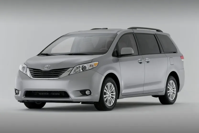 2012 Toyota Sienna XLE photo 1
