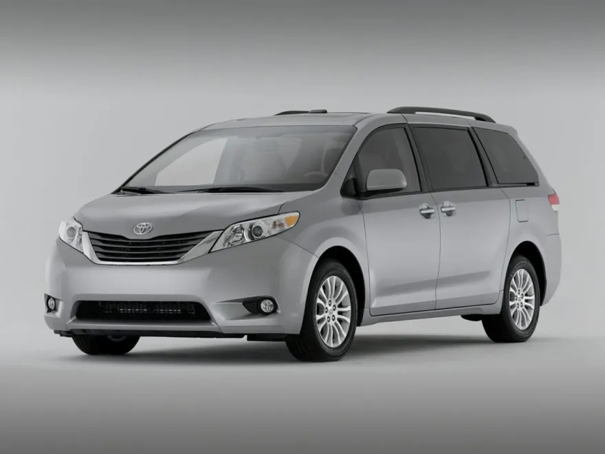 2012 Toyota Sienna XLE photo 1