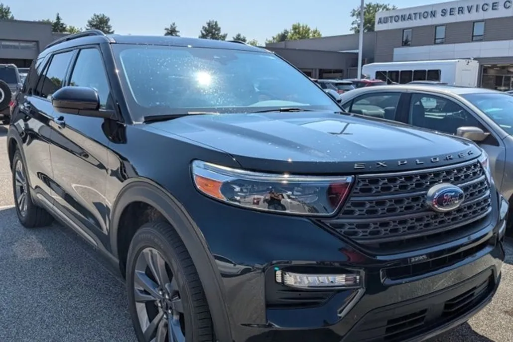 2022 Ford Explorer XLT photo 1