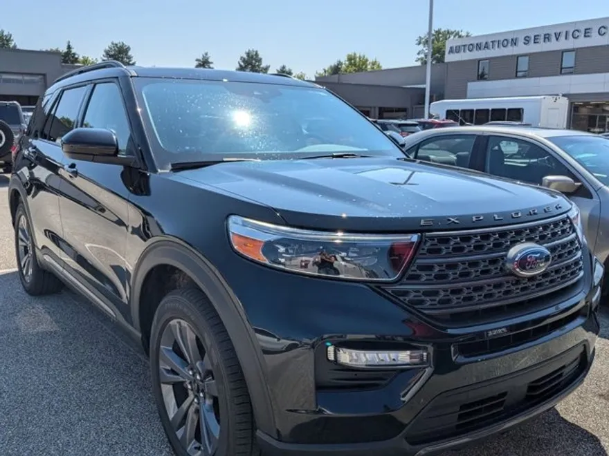 2022 Ford Explorer XLT photo 1