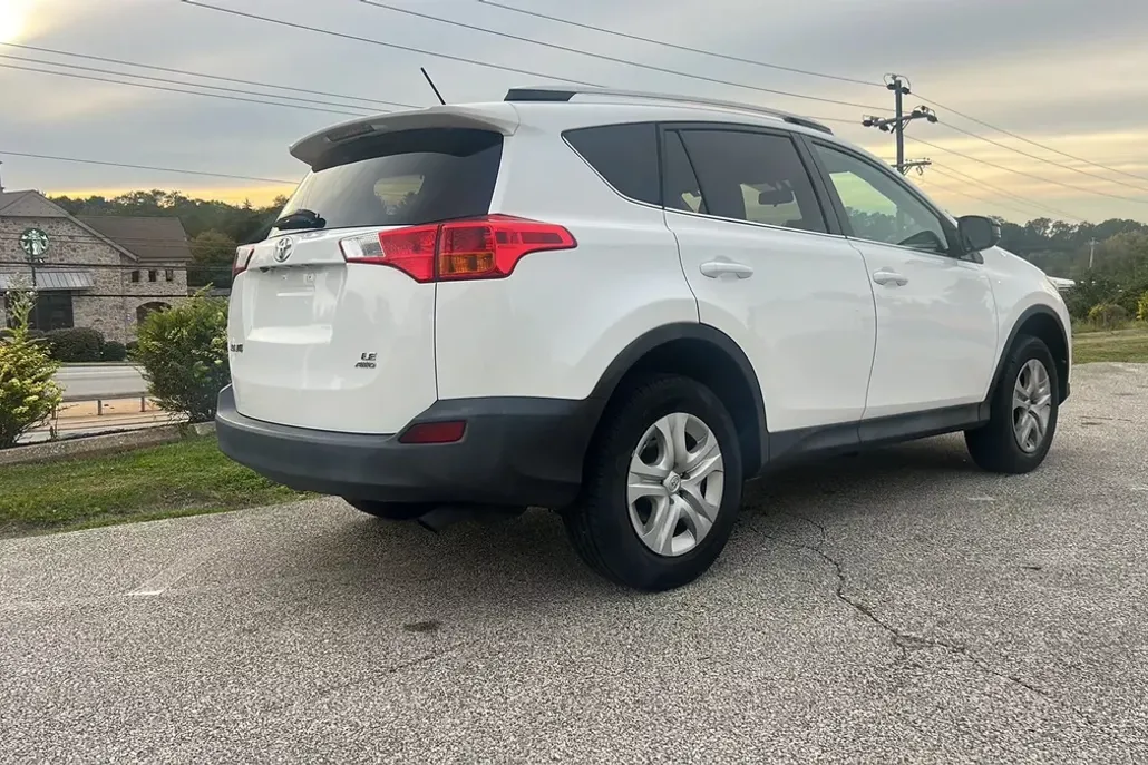 2015 Toyota RAV4 LE Sport photo 1