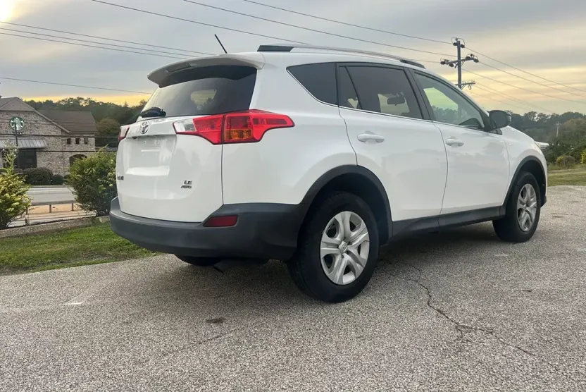 2015 Toyota RAV4 LE Sport photo 1