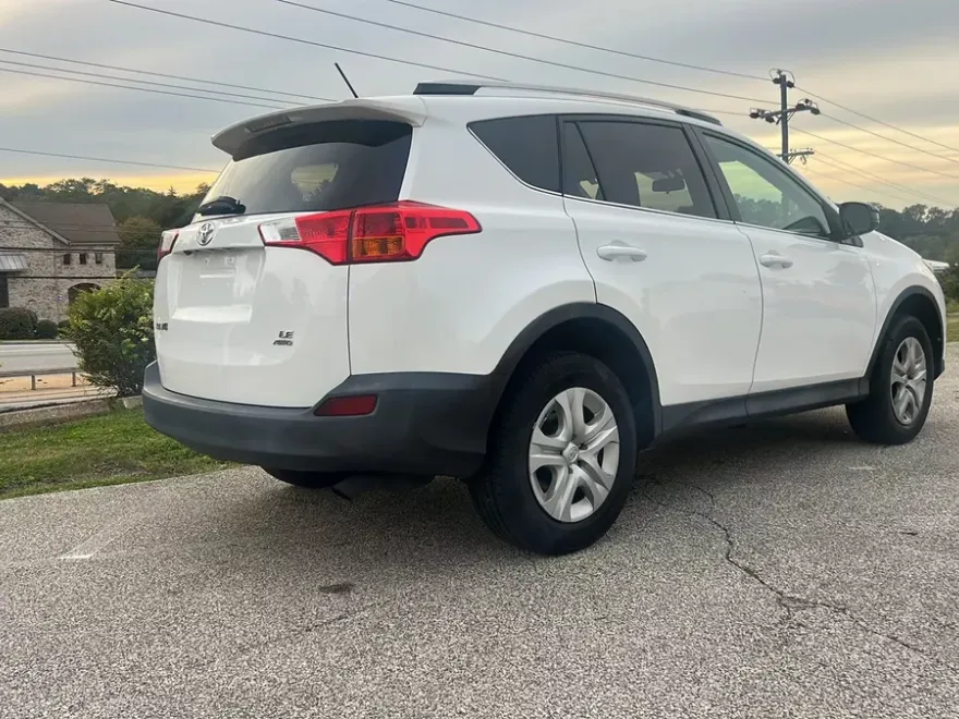 2015 Toyota RAV4 LE Sport photo 1