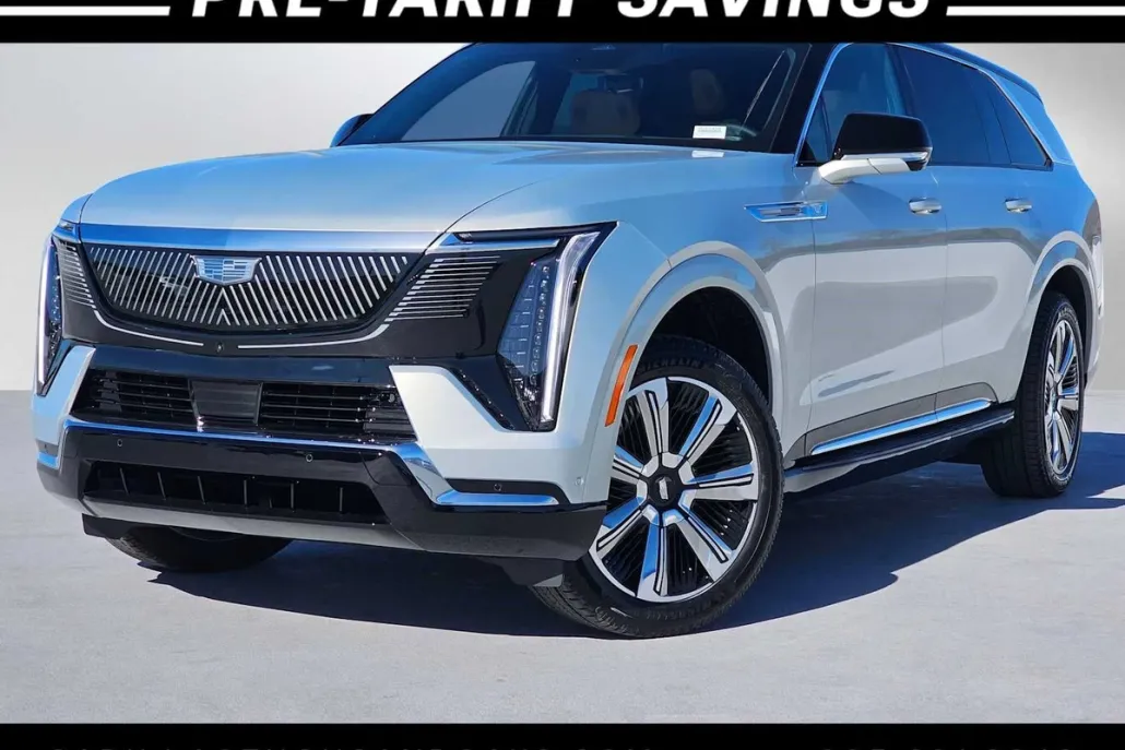 2025 Cadillac Escalade IQ Luxury photo 1