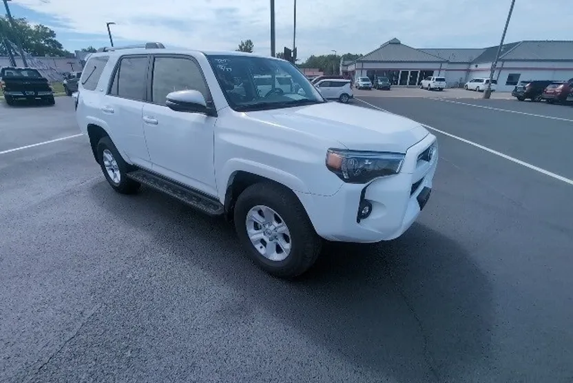 2024 Toyota 4Runner SR5 Premium photo 1