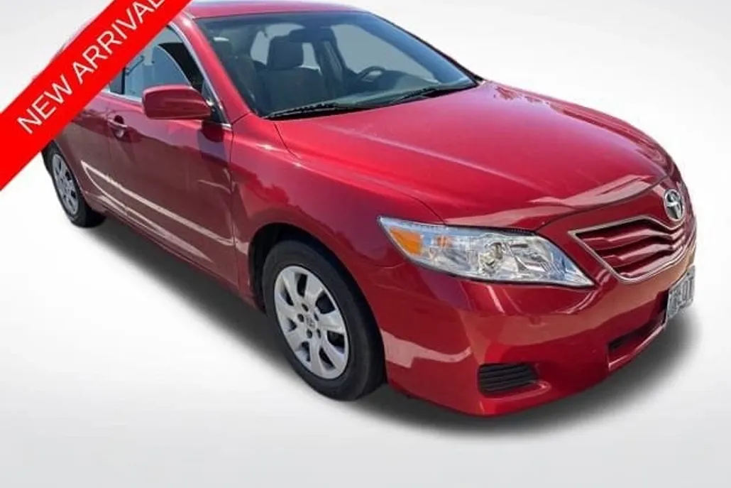 2010 Toyota Camry LE photo 1