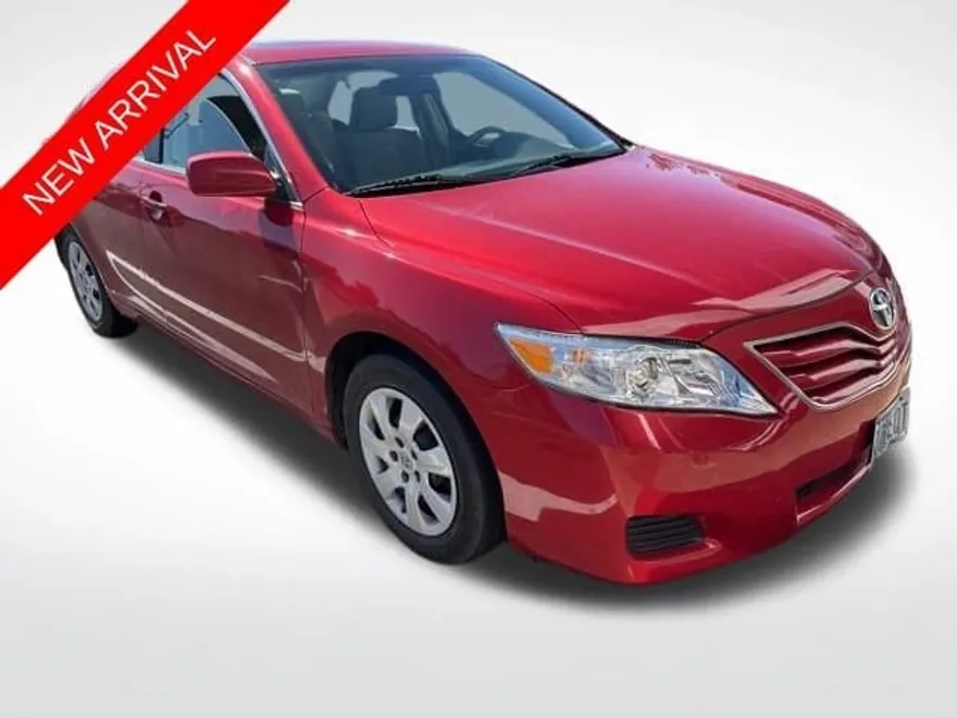2010 Toyota Camry LE photo 1