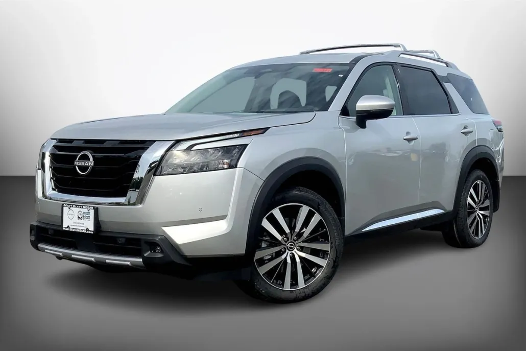 2025 Nissan Pathfinder Platinum photo 1