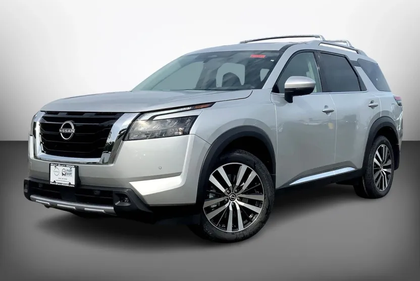 2025 Nissan Pathfinder Platinum photo 1