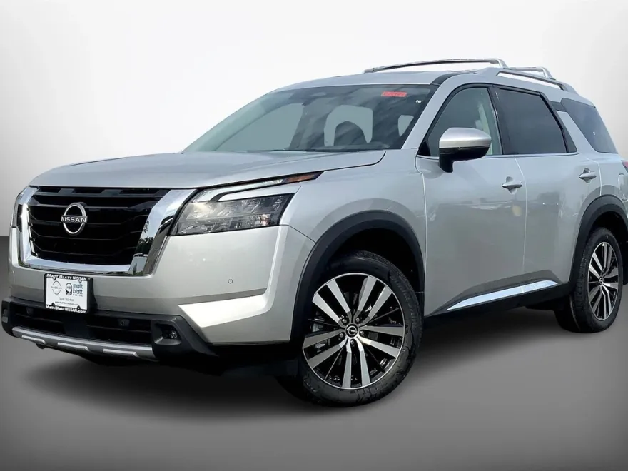 2025 Nissan Pathfinder Platinum photo 1