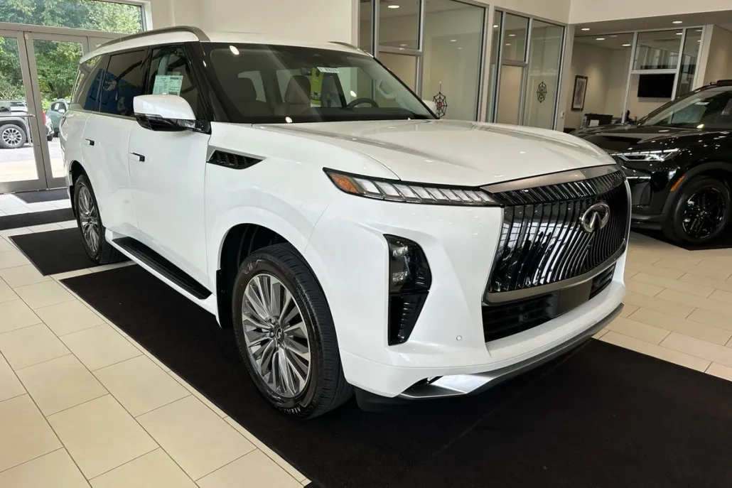 2026 Infiniti QX80 Luxe photo 1