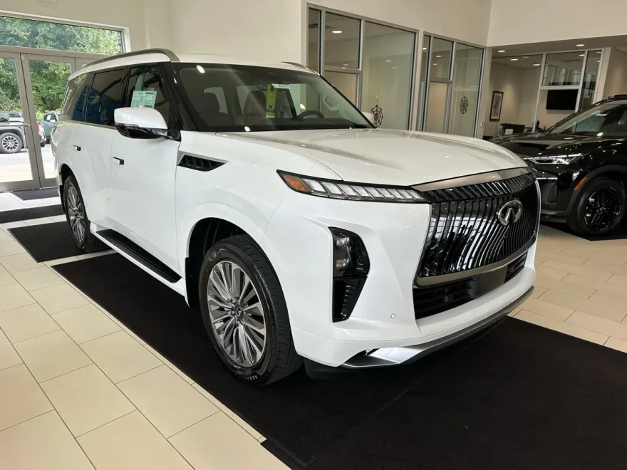 2026 Infiniti QX80 Luxe photo 1