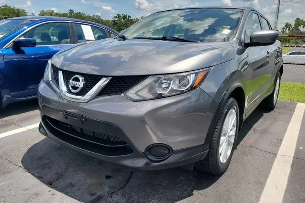 2017 Nissan Rogue Sport S photo 1