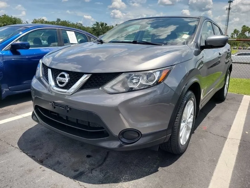 2017 Nissan Rogue Sport S photo 1