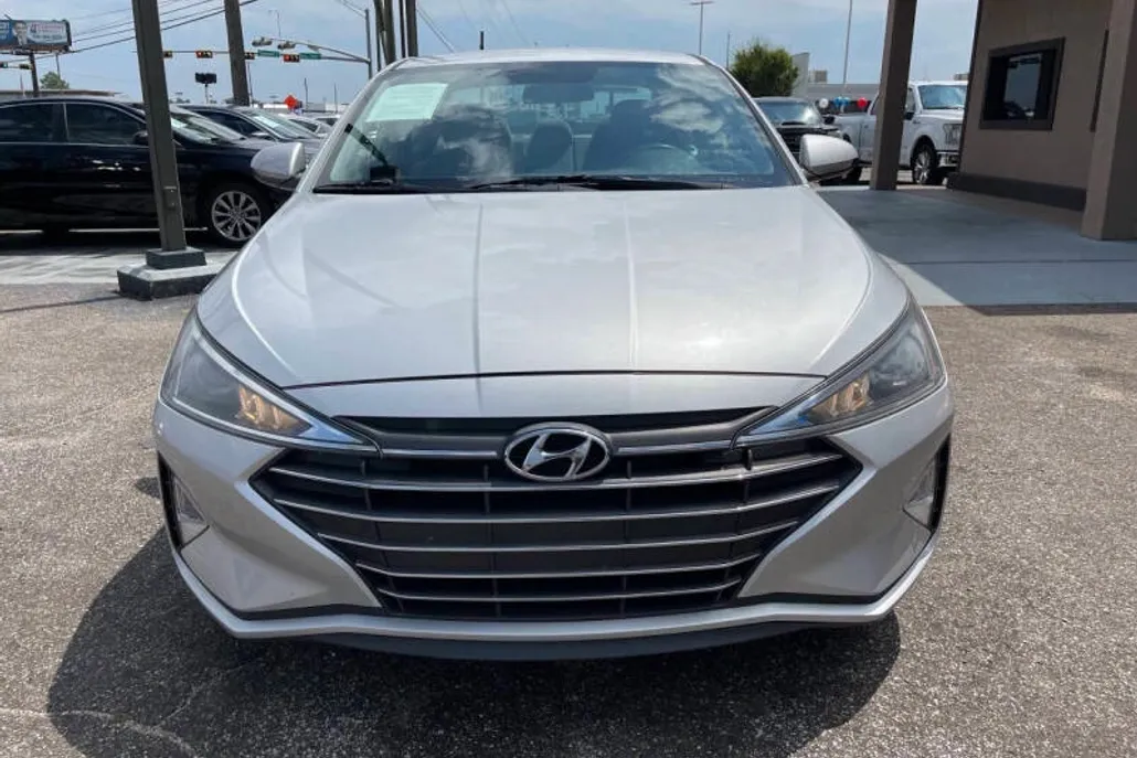 2019 Hyundai Elantra SE photo 1