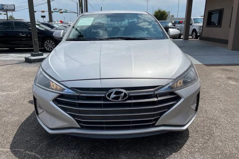 2019 Hyundai Elantra SE photo 1