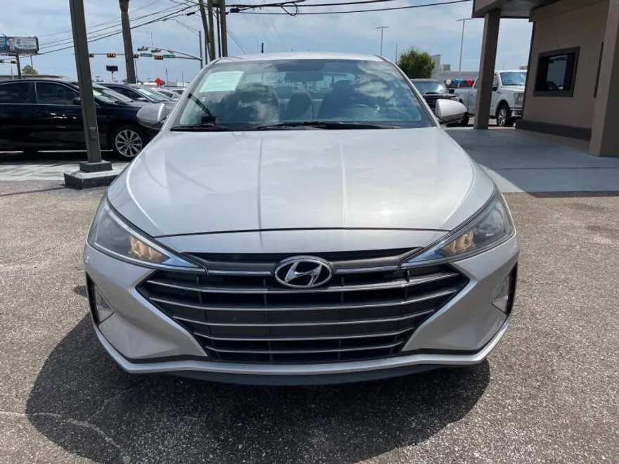 2019 Hyundai Elantra SE photo 1