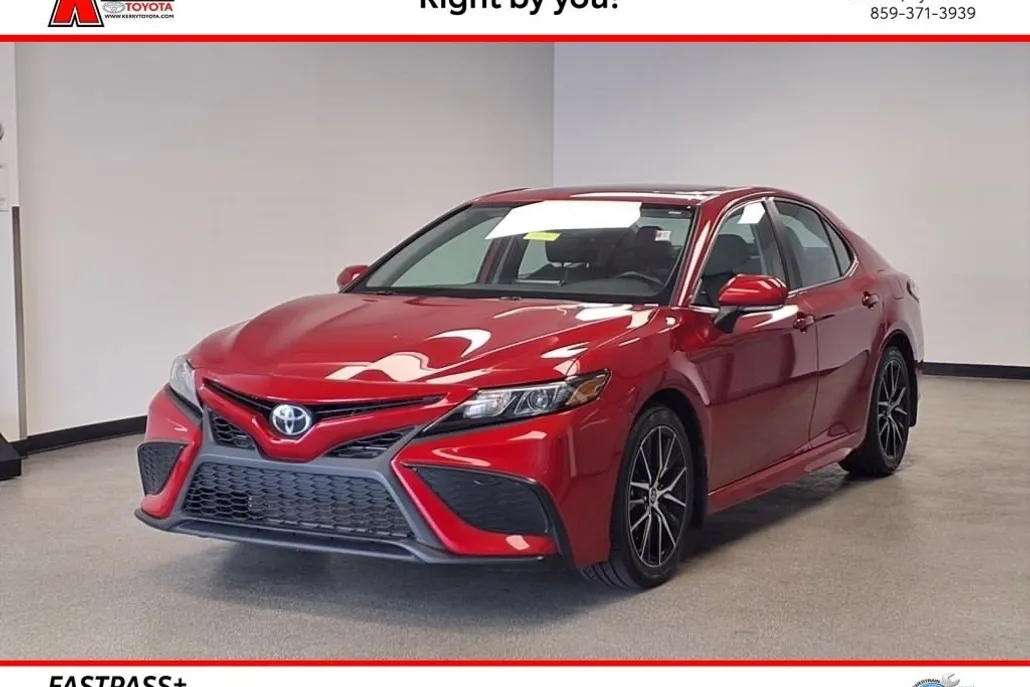 2023 Toyota Camry SE photo 1