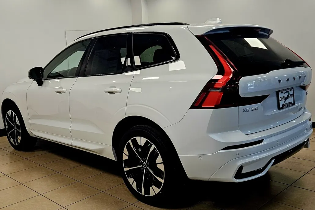 2026 Volvo XC60 B5 Plus photo 1