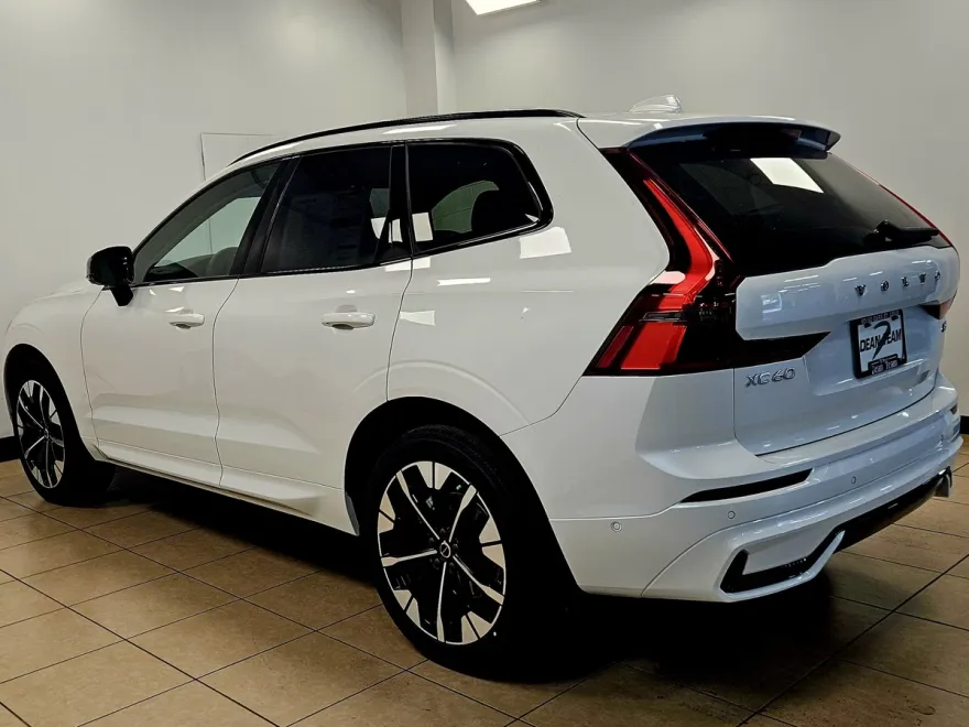 2026 Volvo XC60 B5 Plus photo 1