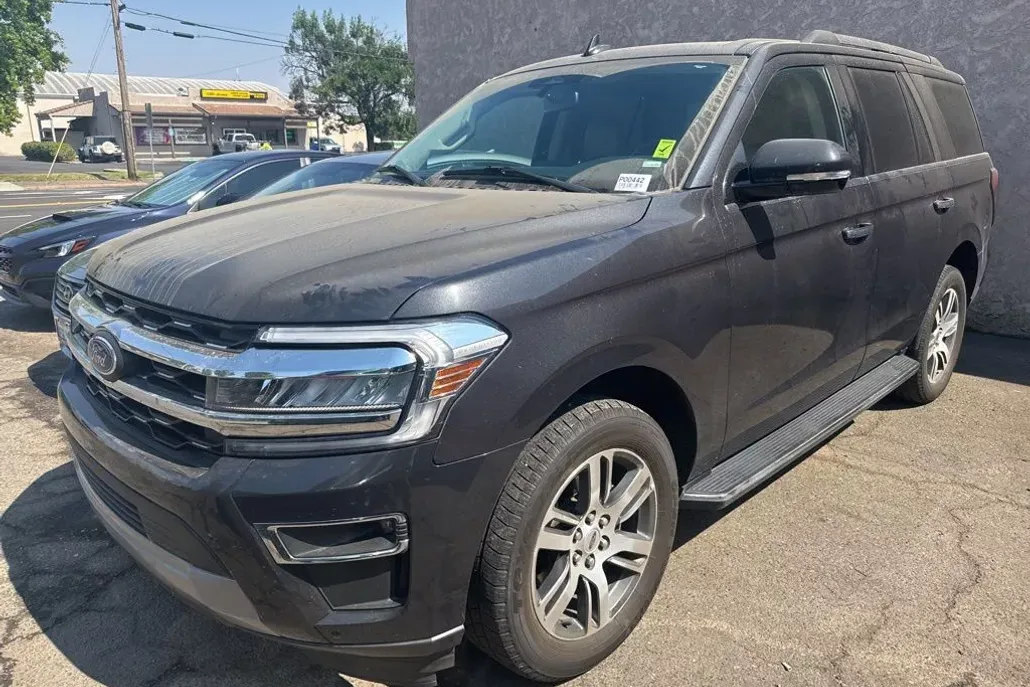 2023 Ford Expedition Limited photo 1