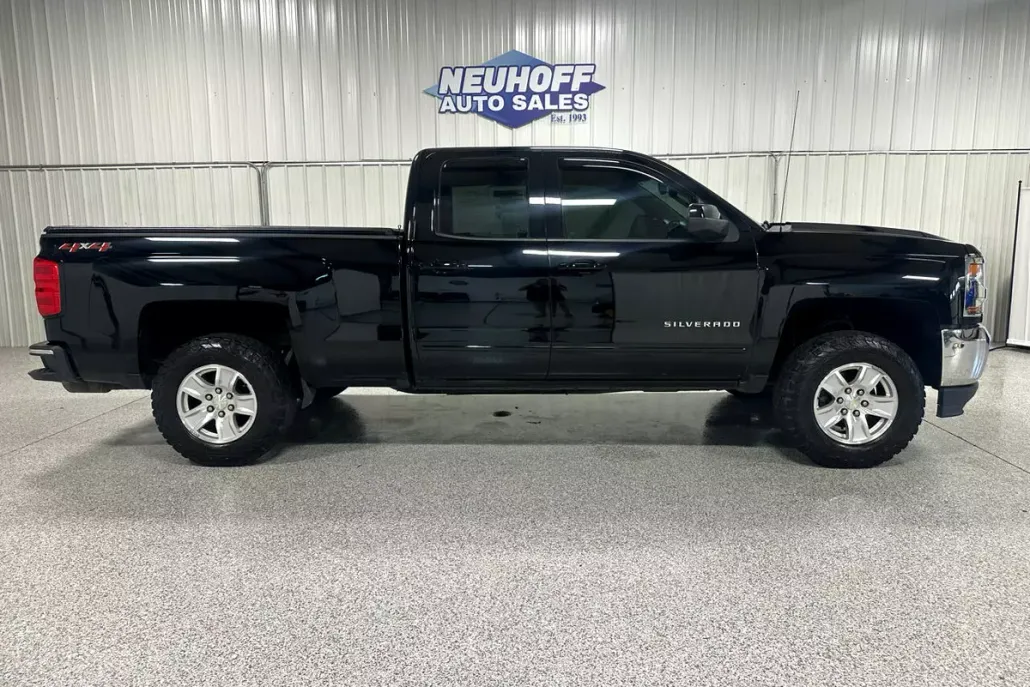 2018 Chevrolet Silverado 1500 LT photo 1