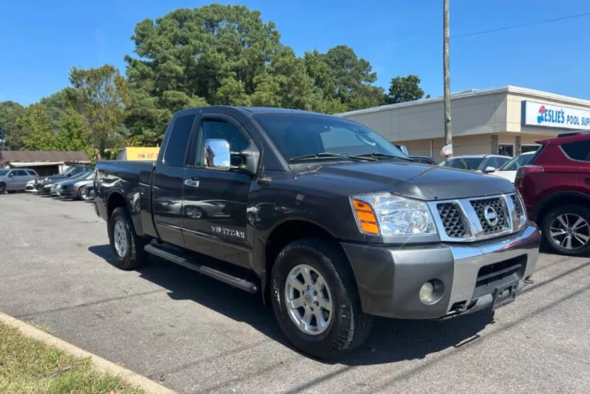 2005 Nissan Titan SE photo 1