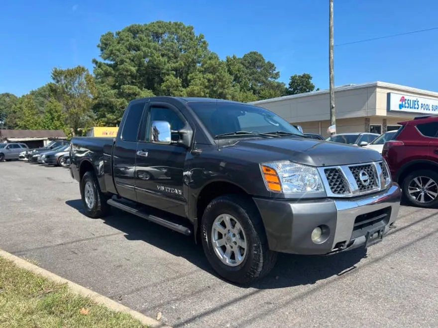 2005 Nissan Titan SE photo 1